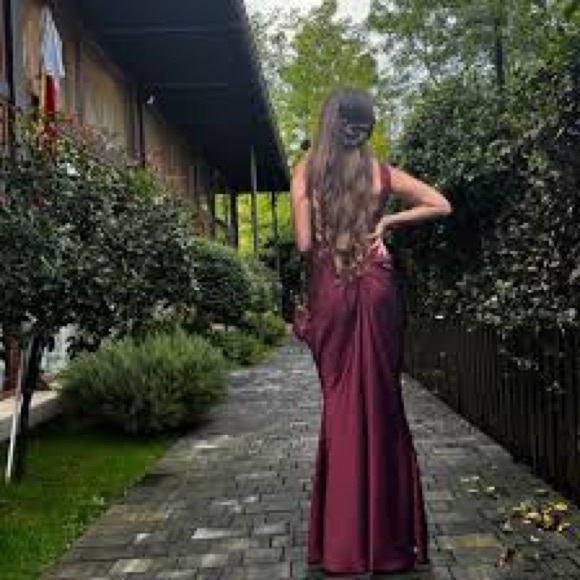 ASOS Design Bandage Bodice Elegant Burgundy Evening Gown NWT - Picture 6 of 14